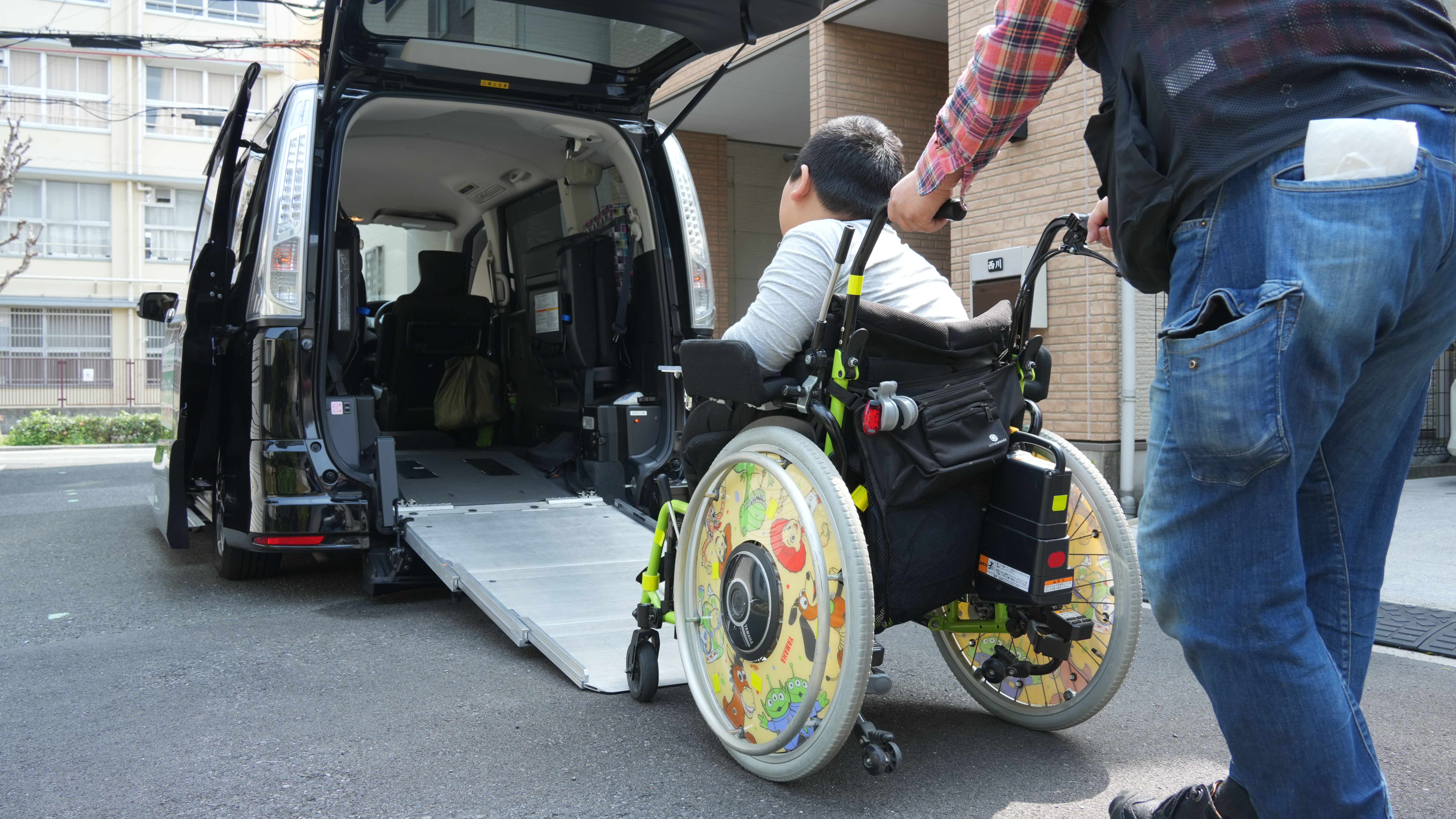 介護タクシー・福祉タクシーのK企画 ベッドからの移乗介助も対応